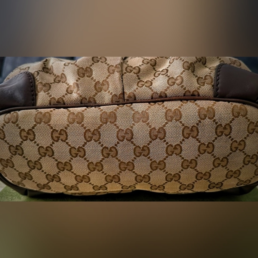 Authentic Gucci Brown Shoulder Bag with Monogram Canvas - Picture 4 of 11